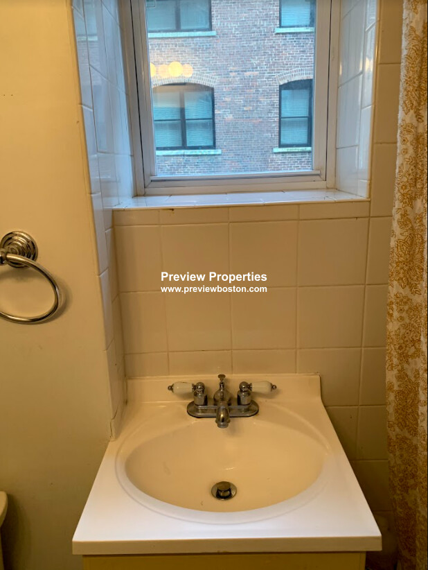 1 bed, 1 bath apartment for rent at 1477 Beacon St Unit 10, Brookline — photo 18 of 41
