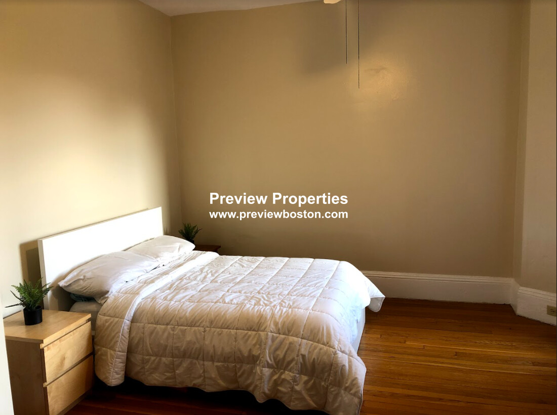 1 bed, 1 bath apartment for rent at 1477 Beacon St Unit 10, Brookline — photo 33 of 41