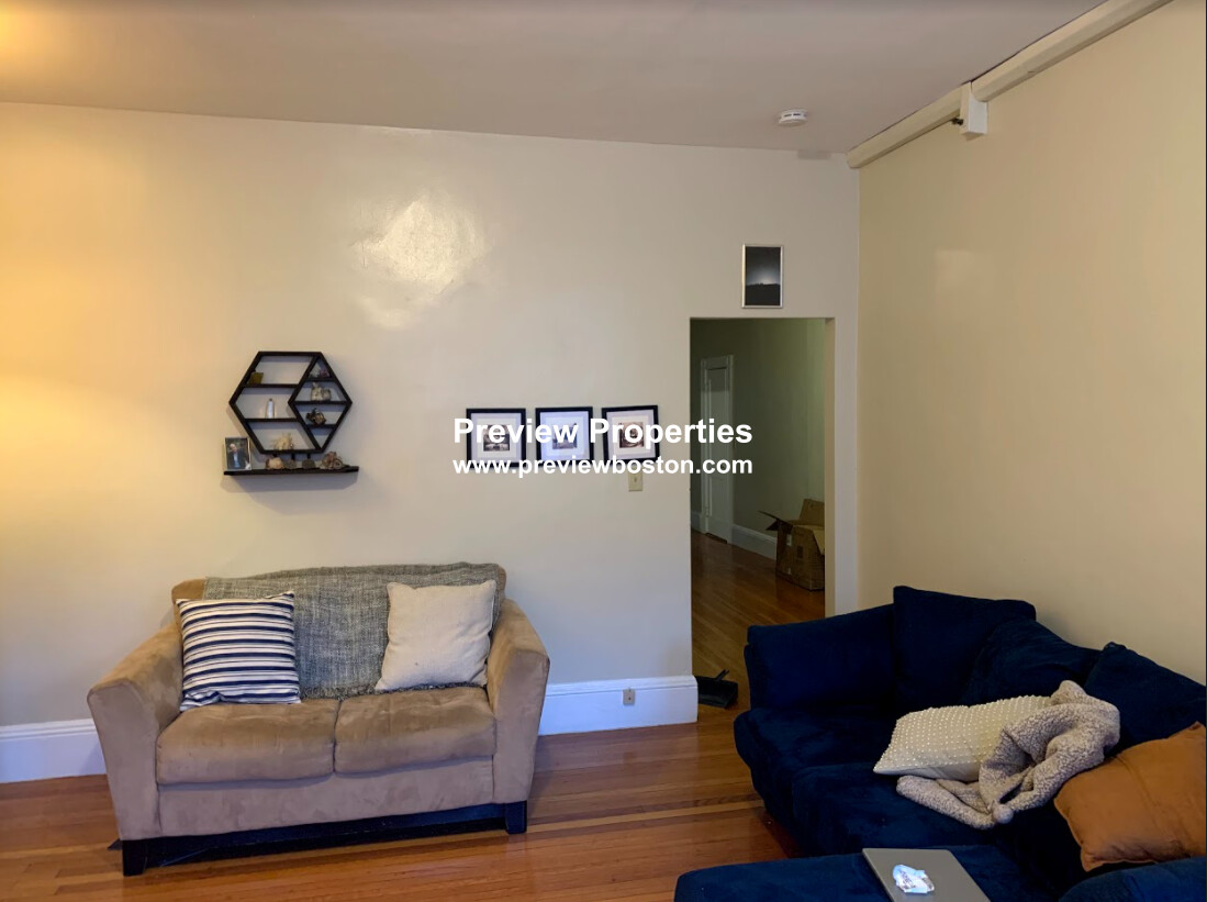 1 bed, 1 bath apartment for rent at 1477 Beacon St Unit 10, Brookline — photo 22 of 41
