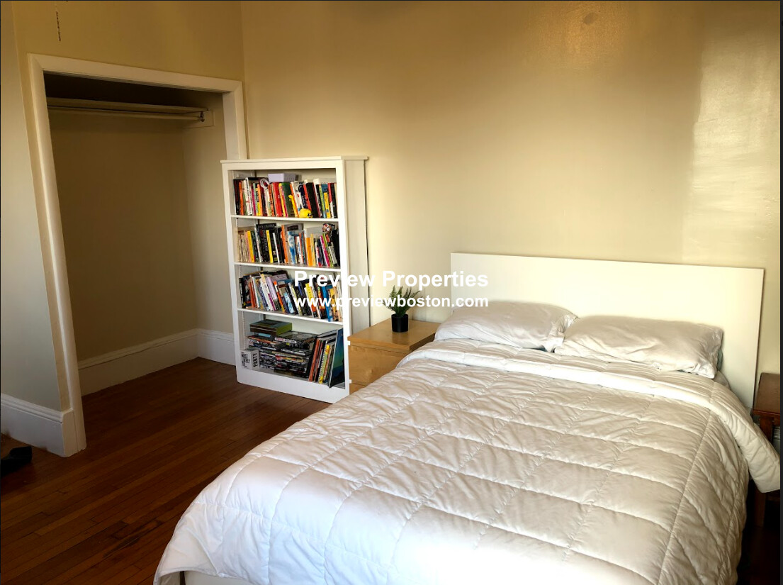 1 bed, 1 bath apartment for rent at 1477 Beacon St Unit 10, Brookline — photo 35 of 41
