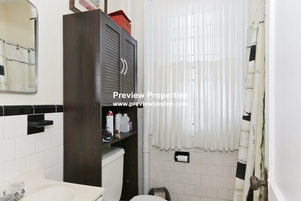 2 bed, 1 bath apartment for rent at 72 Strathmore Rd Unit 11B, Brighton — photo 9 of 10