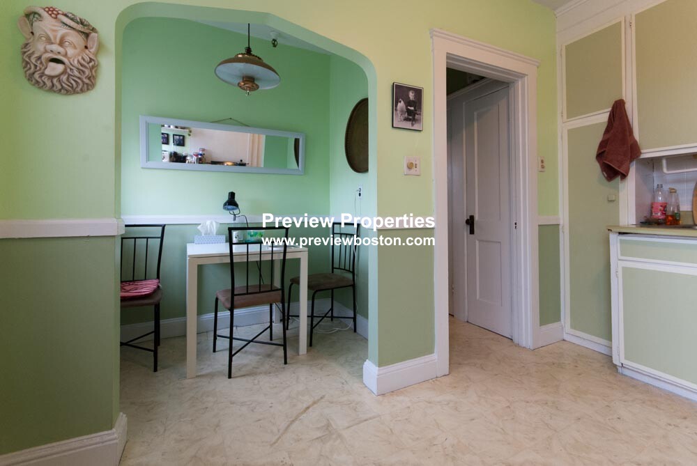 2 bed, 1 bath apartment for rent at 72 Strathmore Rd Unit 11B, Brighton — photo 4 of 10
