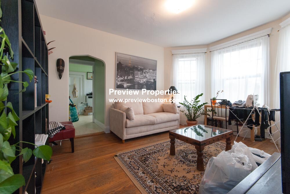 2 bed, 1 bath apartment for rent at 72 Strathmore Rd Unit 11B, Brighton — photo 3 of 10
