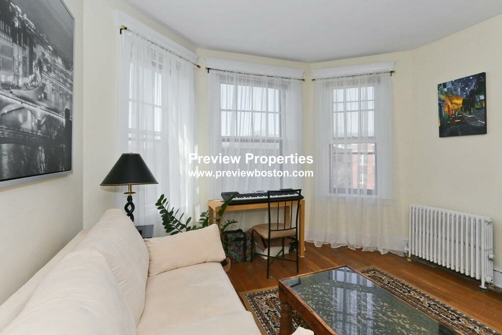 2 bed, 1 bath apartment for rent at 72 Strathmore Rd Unit 11B, Brighton — photo 5 of 10