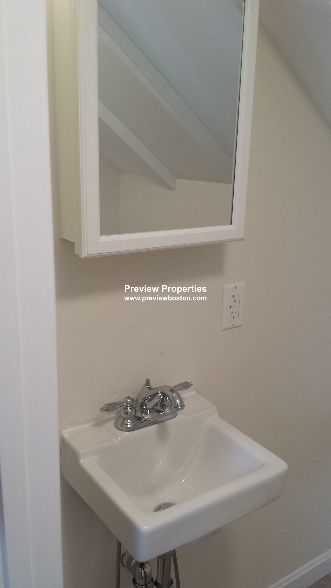 4 bed, 2.5 bath apartment for rent at 17 Kittredge St Unit 2, Roslindale — photo 14 of 18