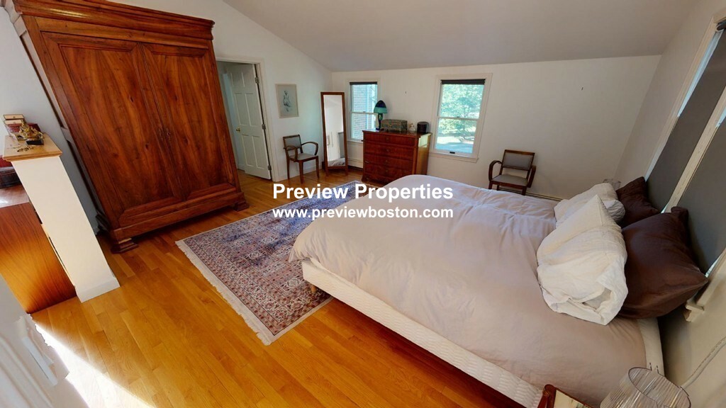6 bed, 4+ bath apartment for rent at 12 Surrey Rd Unit 0, Newton — photo 9 of 31
