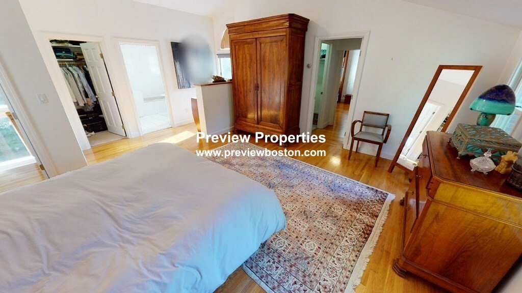 6 bed, 4+ bath apartment for rent at 12 Surrey Rd Unit 0, Newton — photo 8 of 31