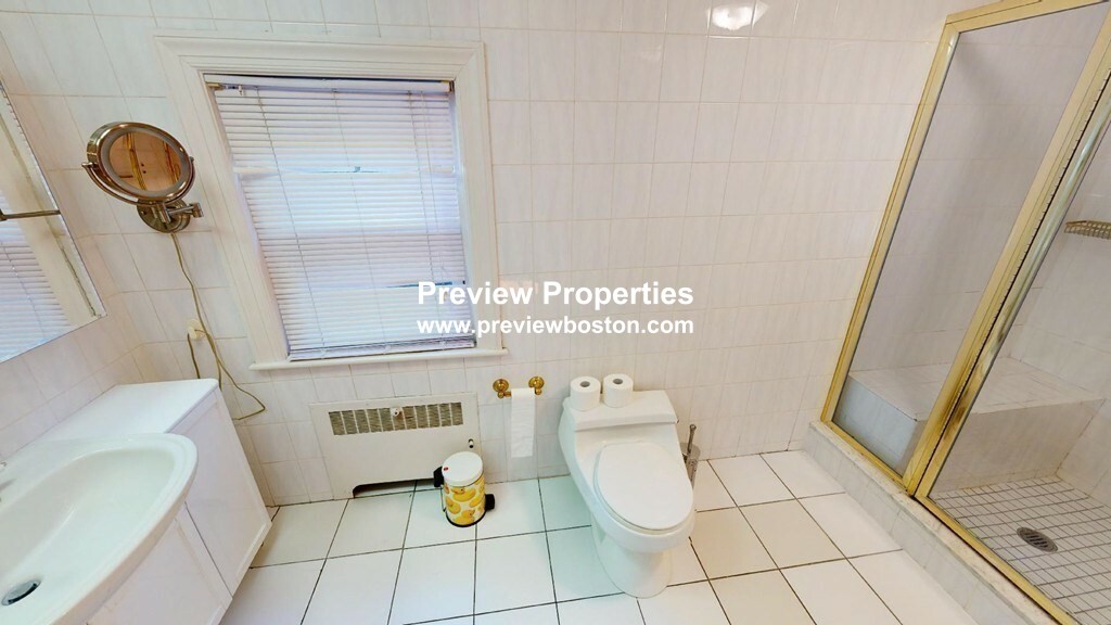 6 bed, 4+ bath apartment for rent at 12 Surrey Rd Unit 0, Newton — photo 16 of 31