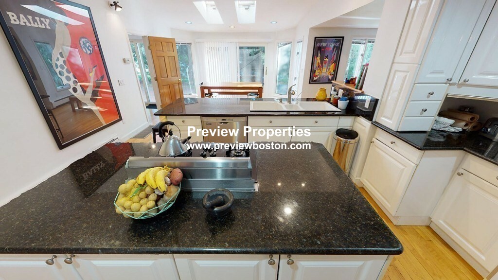 6 bed, 4+ bath apartment for rent at 12 Surrey Rd Unit 0, Newton — photo 26 of 31