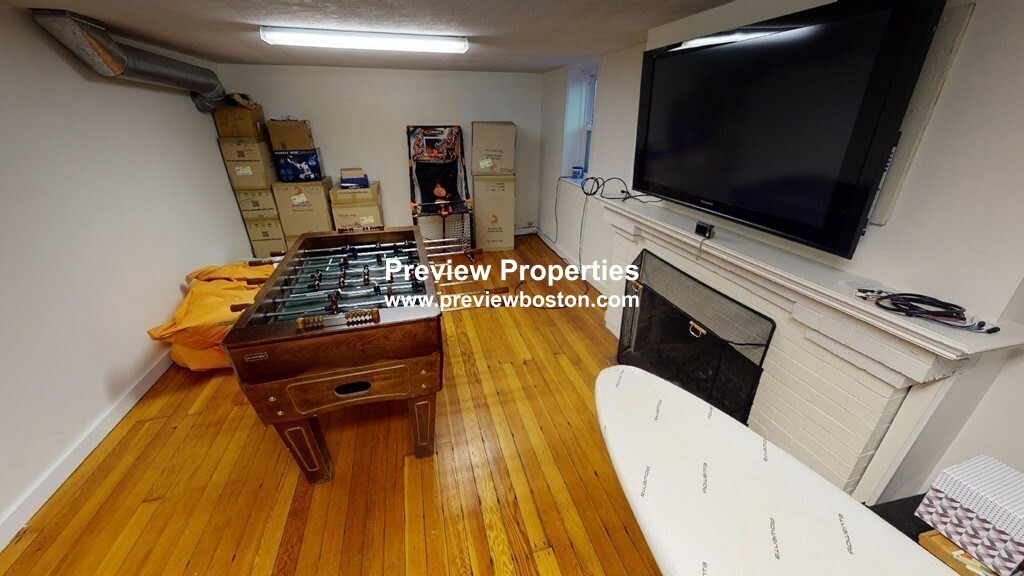 6 bed, 4+ bath apartment for rent at 12 Surrey Rd Unit 0, Newton — photo 20 of 31