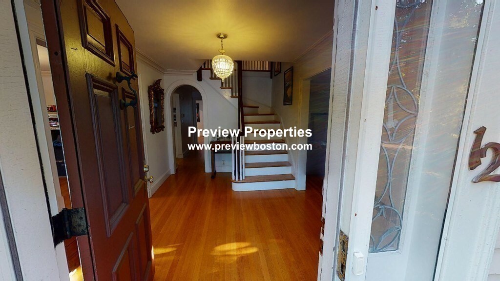 6 bed, 4+ bath apartment for rent at 12 Surrey Rd Unit 0, Newton — photo 14 of 31