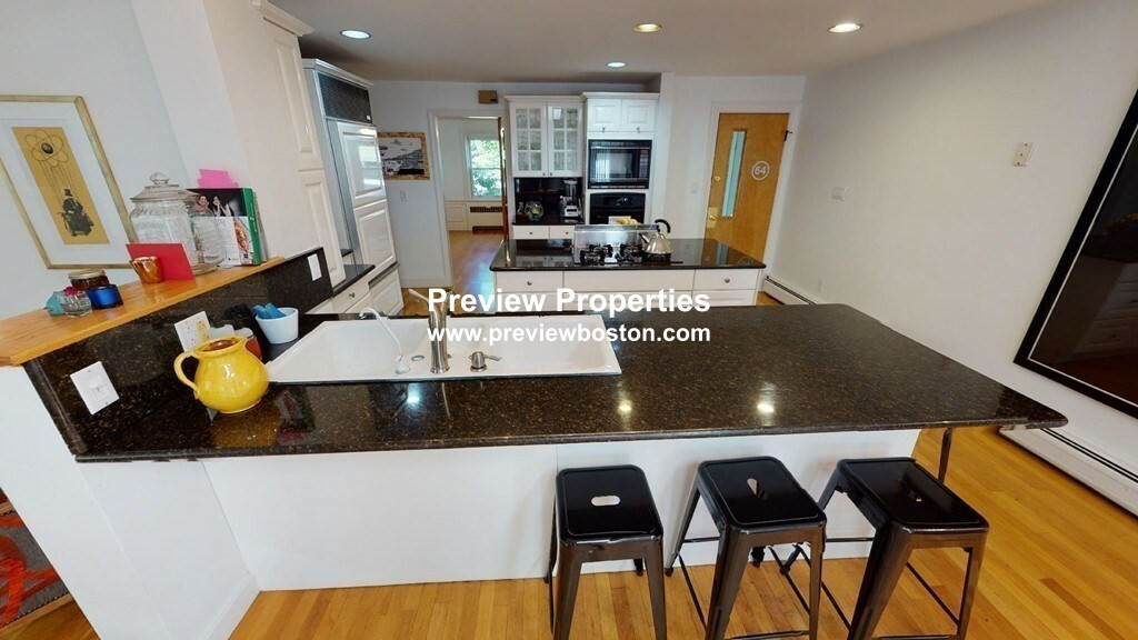 6 bed, 4+ bath apartment for rent at 12 Surrey Rd Unit 0, Newton — photo 25 of 31