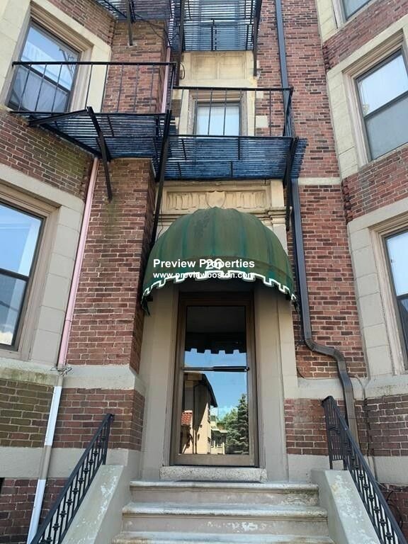 26 Commonwealth Ter, Brighton