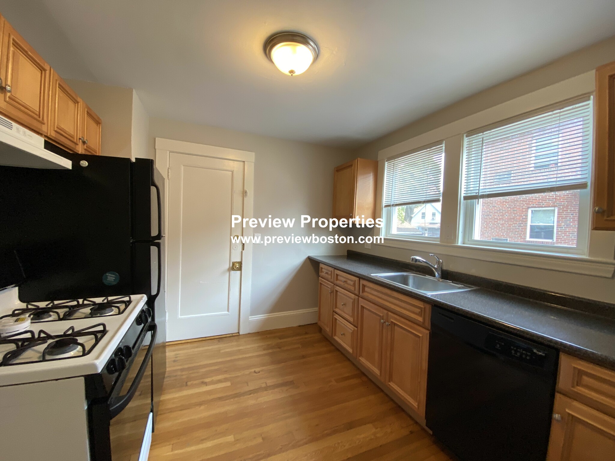 3 bed, 1 bath apartment for rent at 651 Washington St Unit 1, Brighton — photo 3 of 27