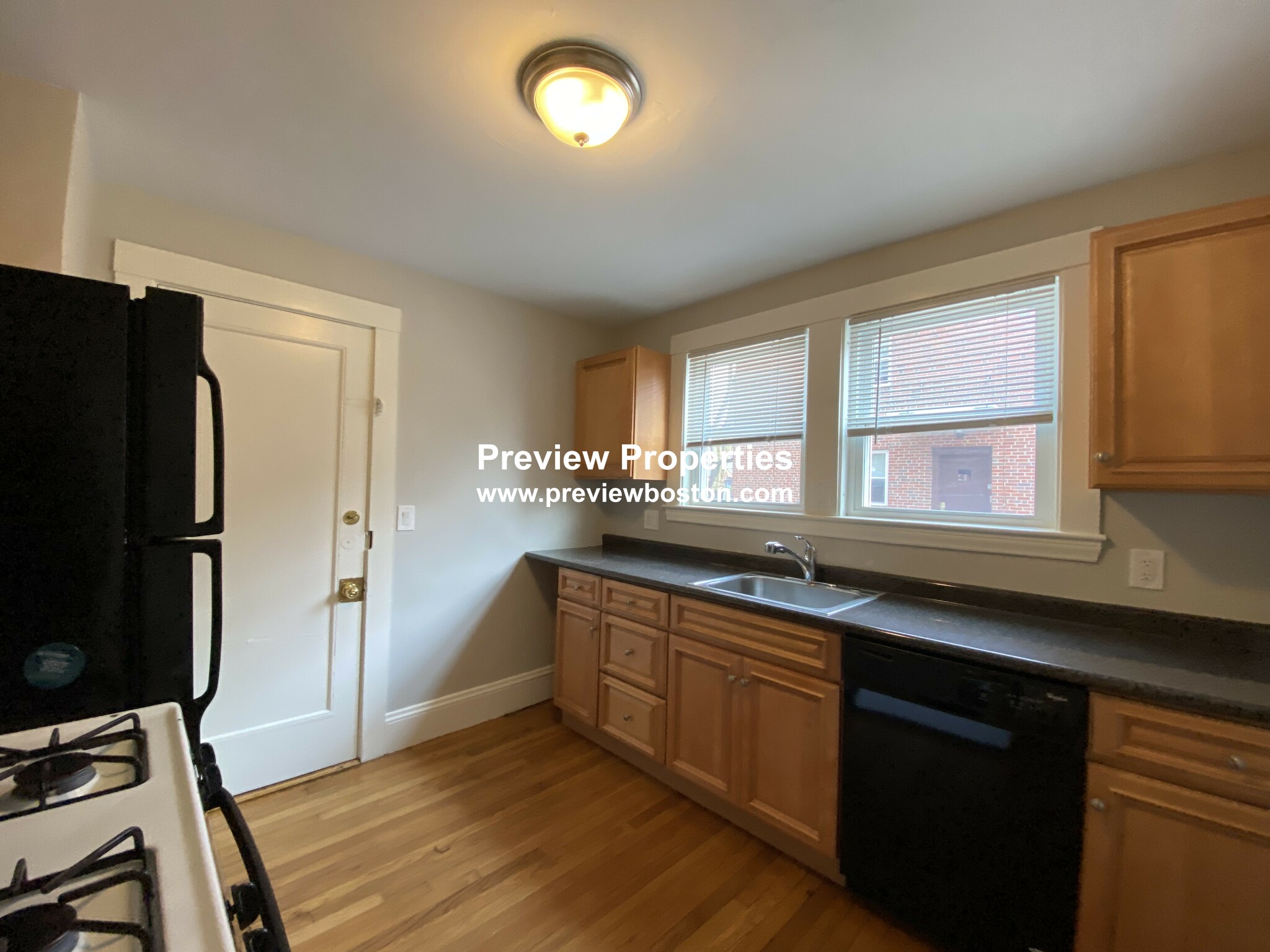 3 bed, 1 bath apartment for rent at 651 Washington St Unit 1, Brighton — photo 4 of 27