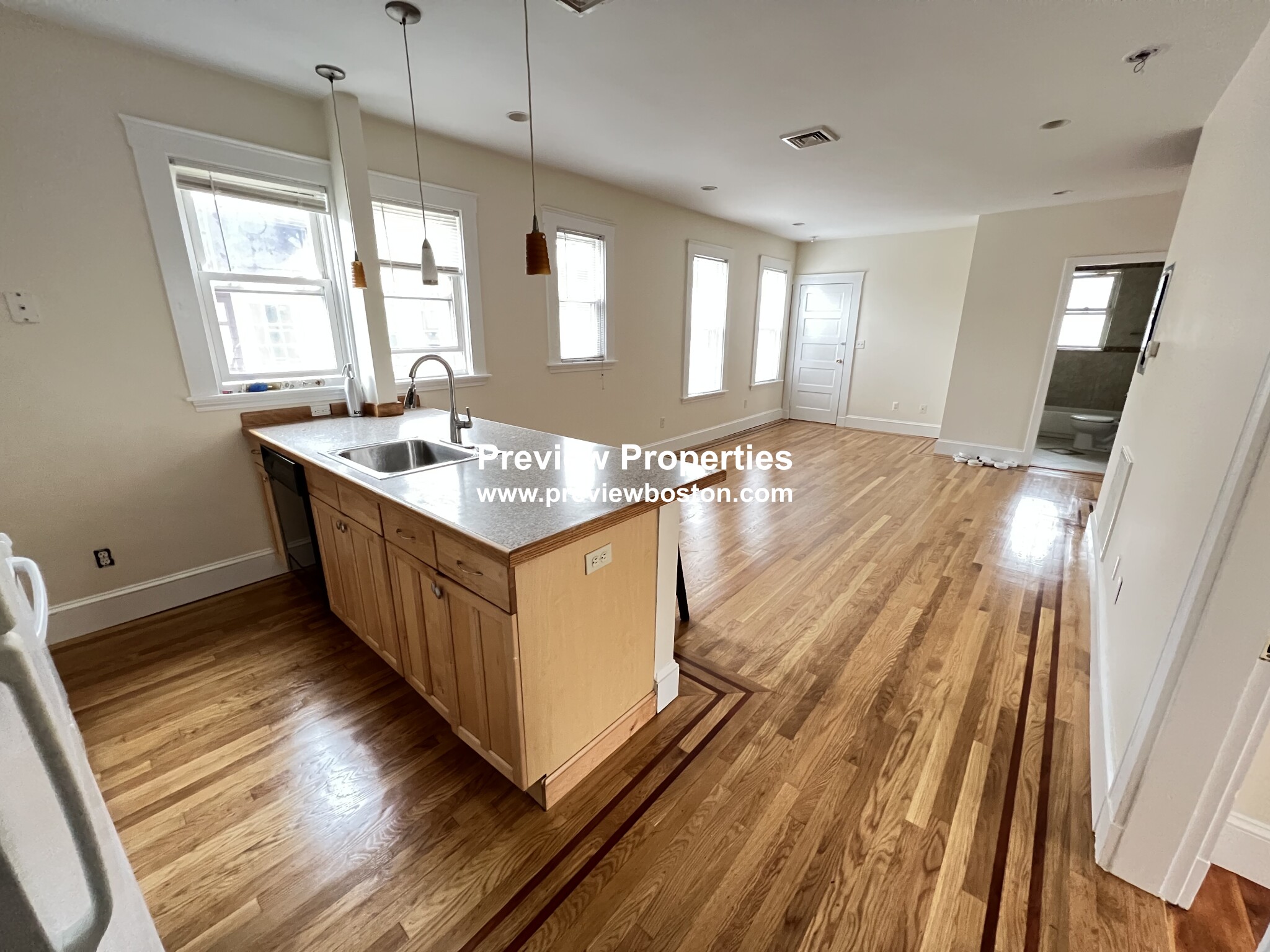 3 bed, 1 bath apartment for rent at 86 Easton St Unit 2, Allston — photo 3 of 11