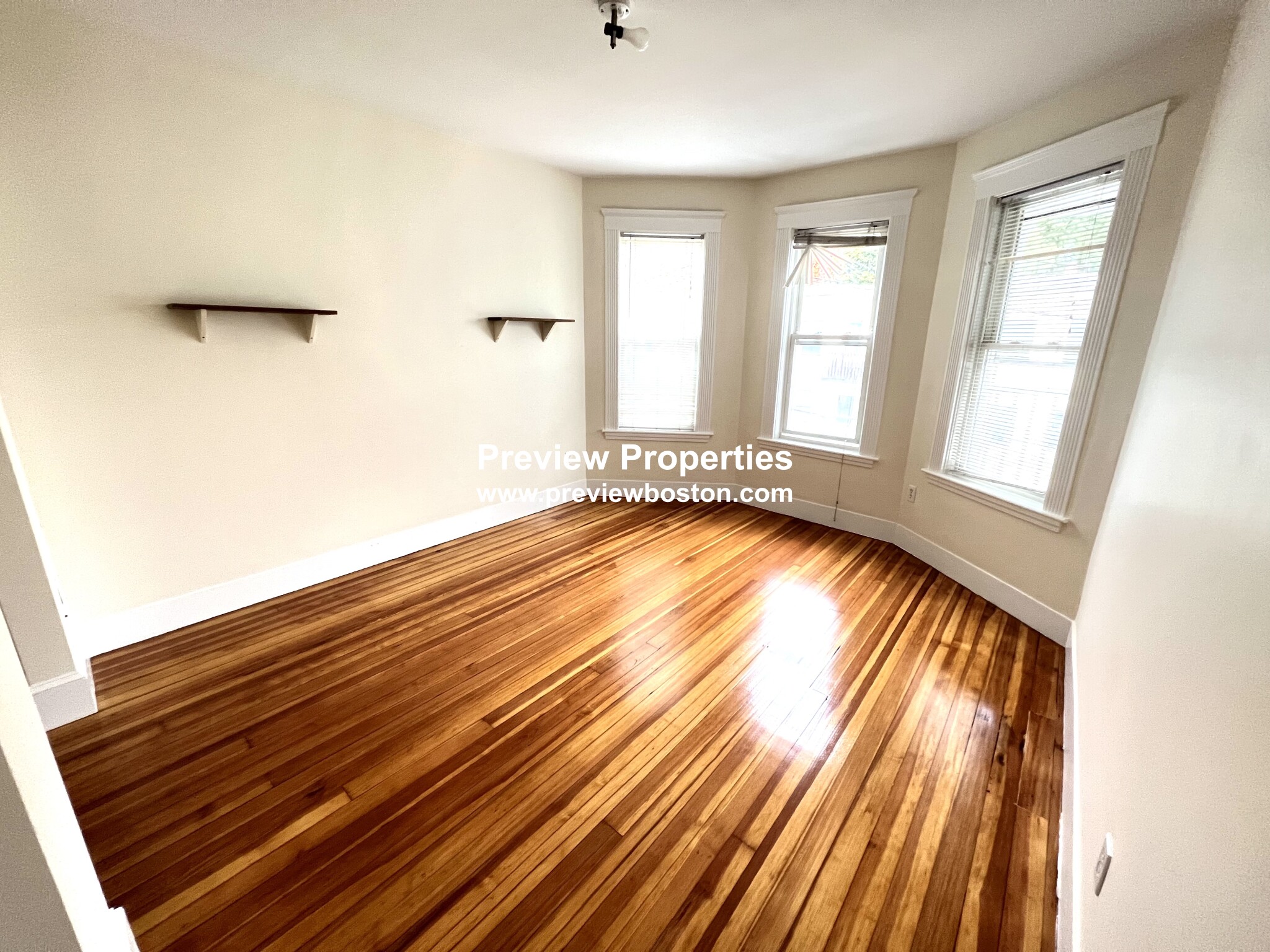 3 bed, 1 bath apartment for rent at 86 Easton St Unit 2, Allston — photo 4 of 11