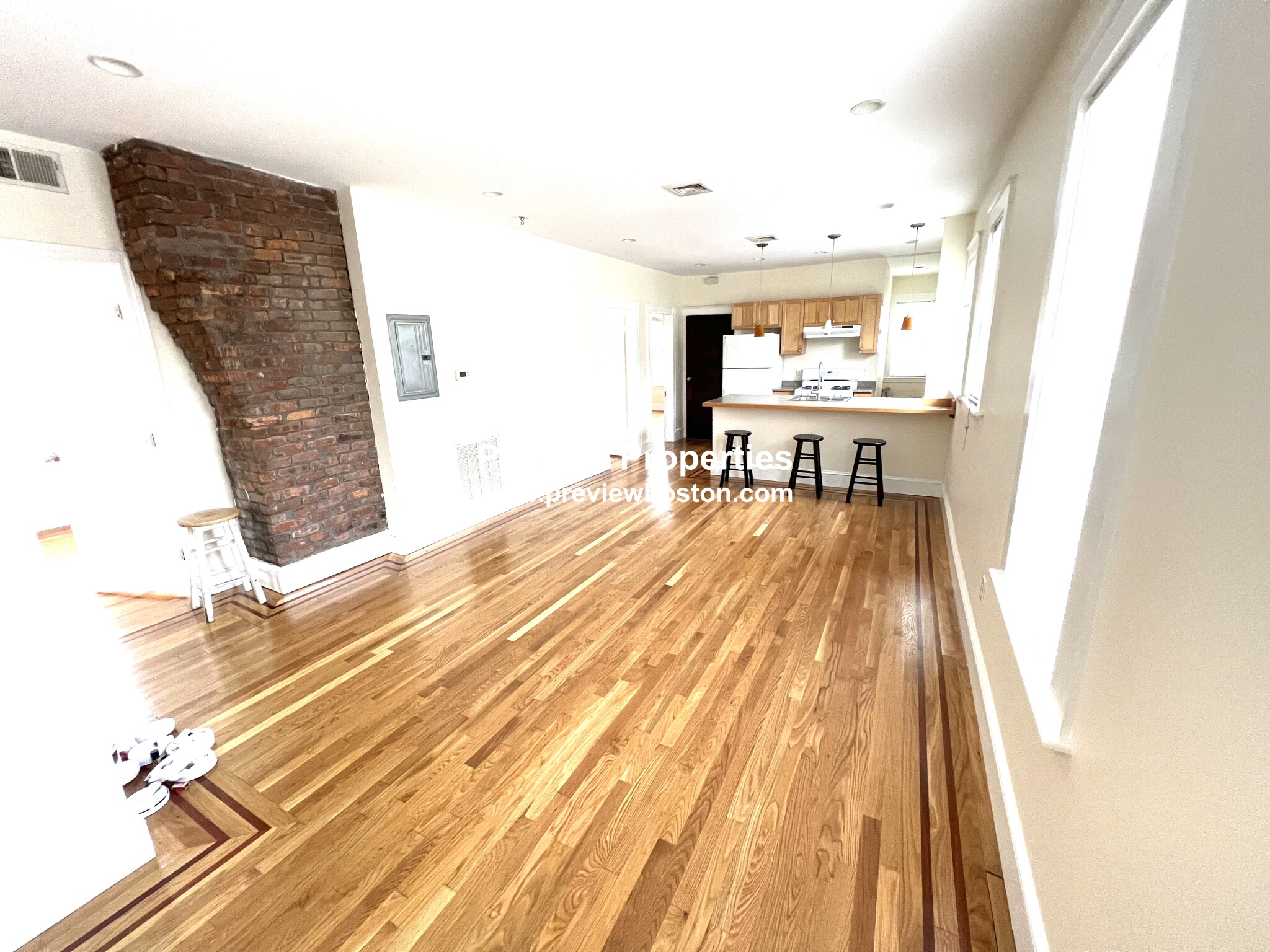 3 bed, 1 bath apartment for rent at 86 Easton St Unit 2, Allston