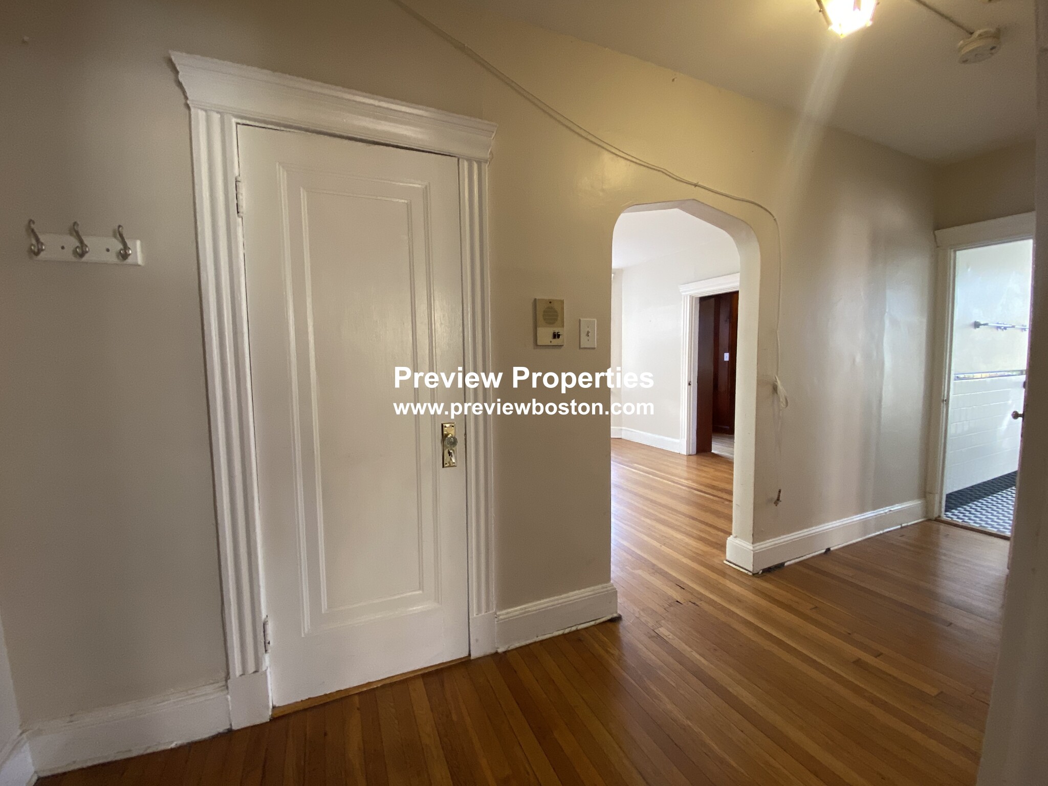 3 bed, 1 bath apartment for rent at 72 Strathmore Rd Unit 6B, Brighton — photo 3 of 17