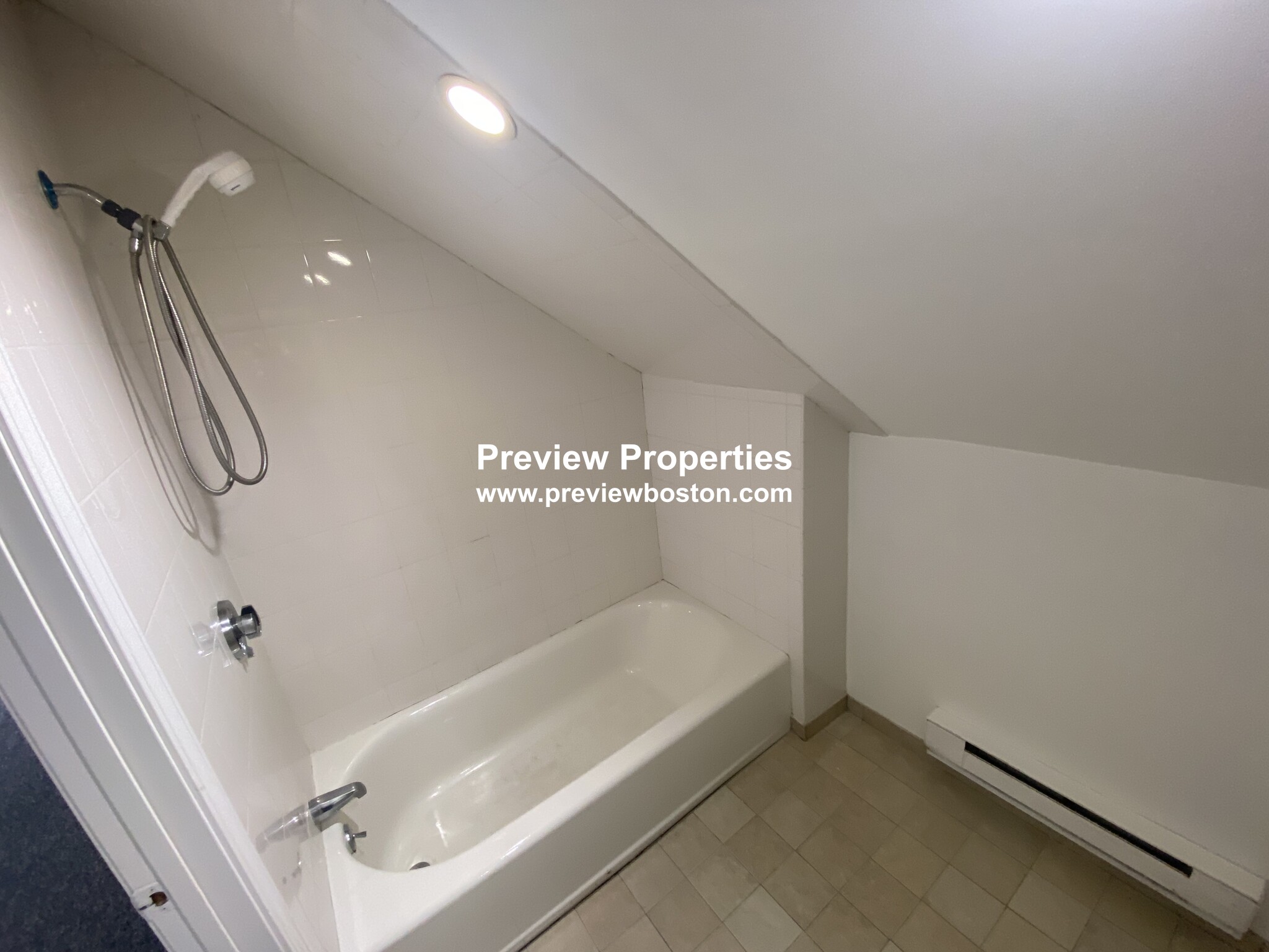 3 bed, 2 bath apartment for rent at 43 Hatherly Rd Unit 2, Brighton — photo 5 of 22