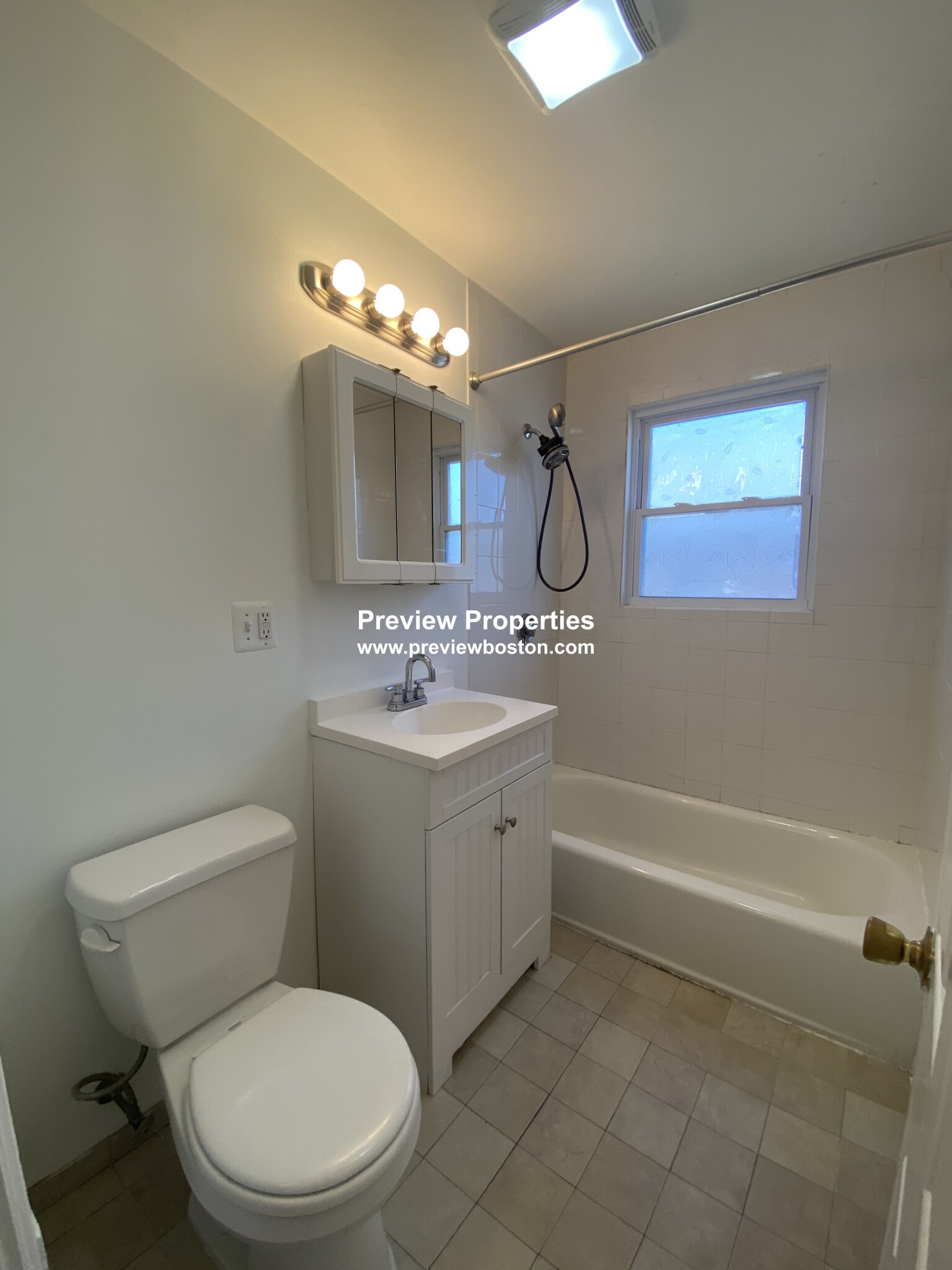 3 bed, 2 bath apartment for rent at 43 Hatherly Rd Unit 2, Brighton — photo 2 of 22