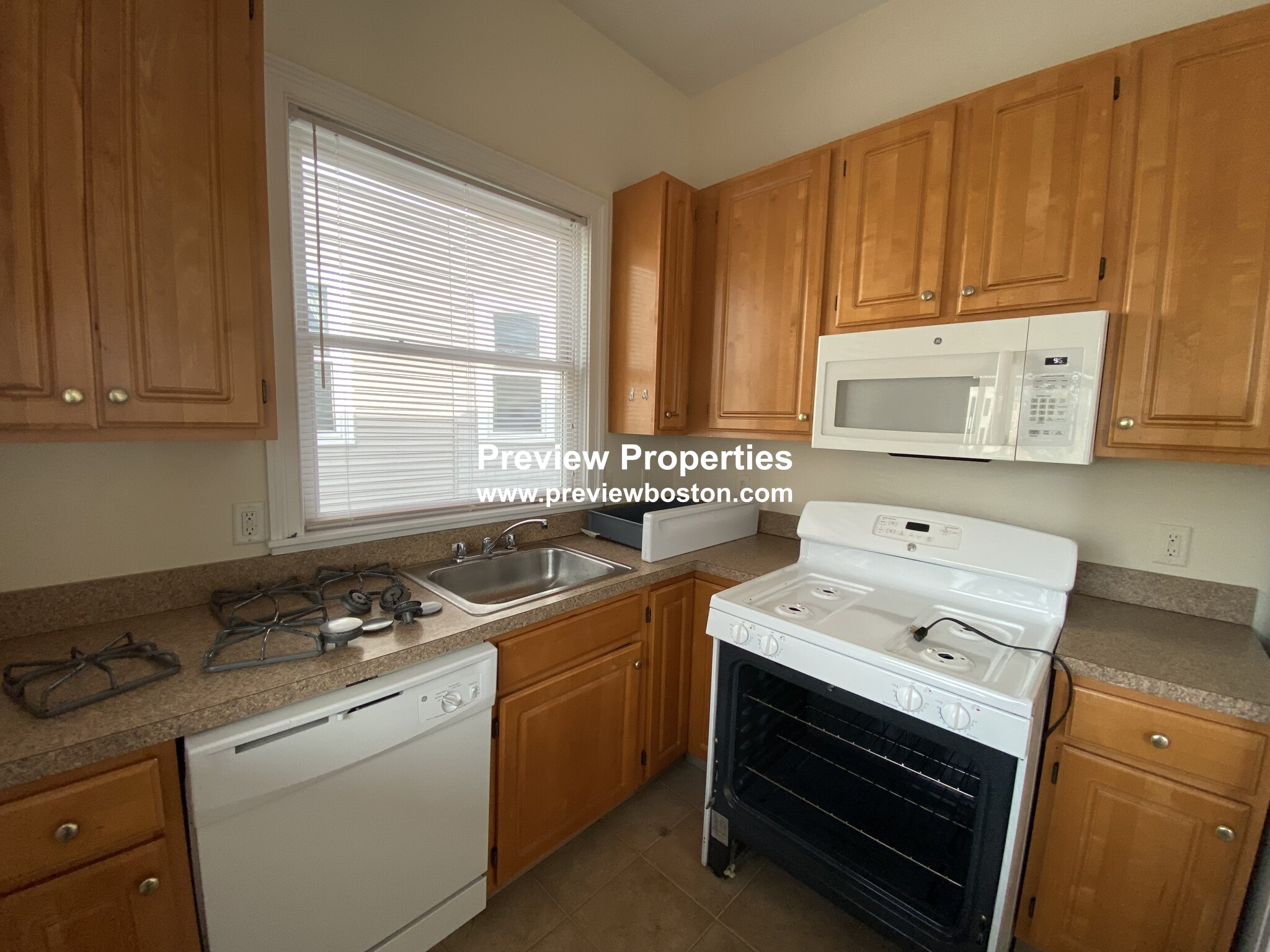 9 Gardner Ter, Allston