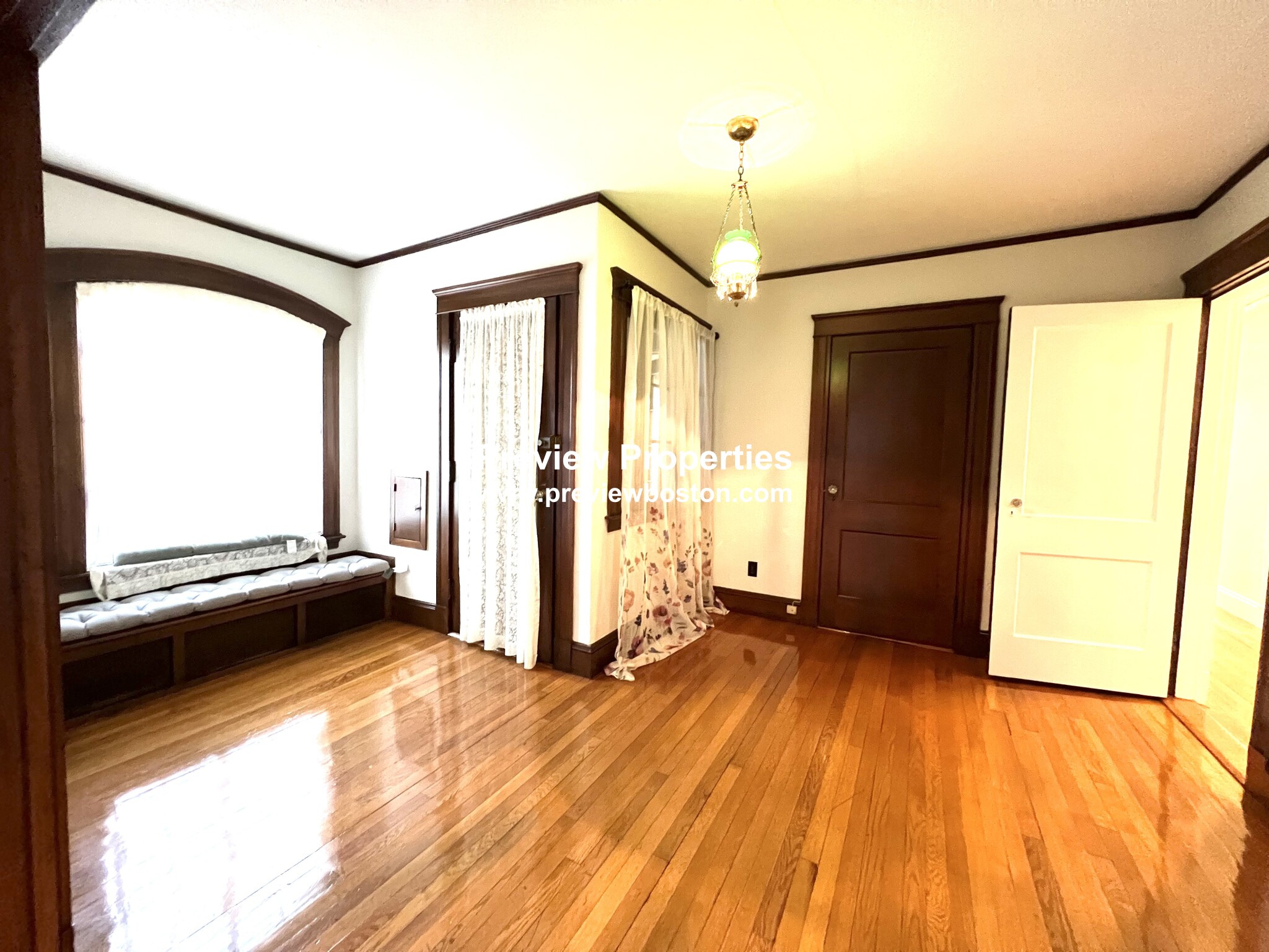 3 bed, 2 bath apartment for rent at 214 Commonwealth Ave Unit 101, Newton — photo 4 of 33