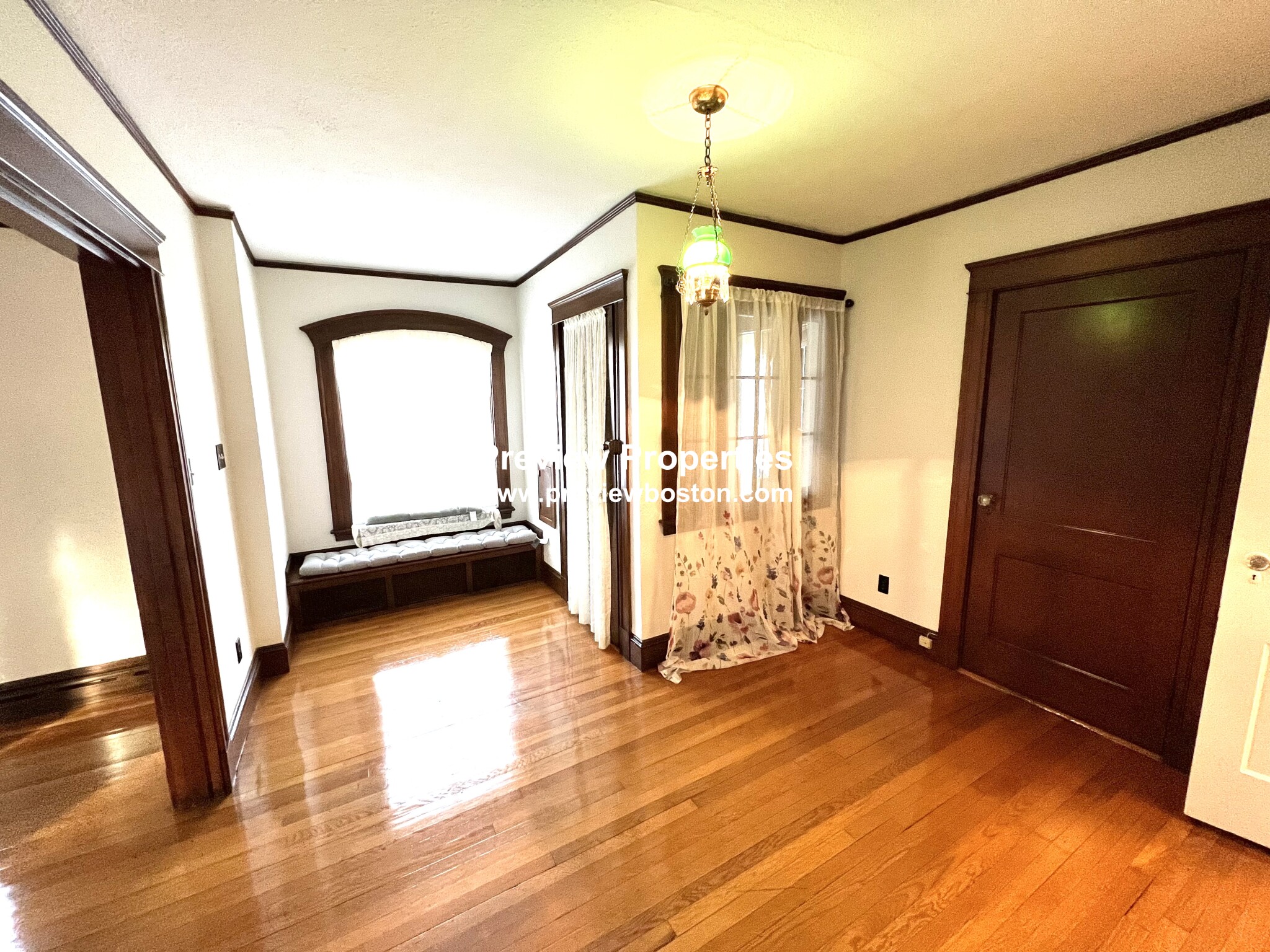 3 bed, 2 bath apartment for rent at 214 Commonwealth Ave Unit 101, Newton — photo 5 of 33