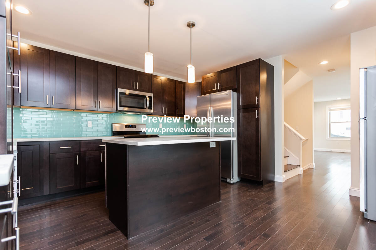 478 Fulton St, Medford