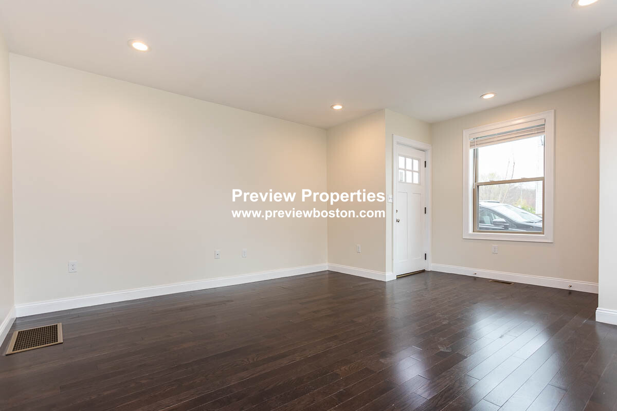 478 Fulton St, Medford