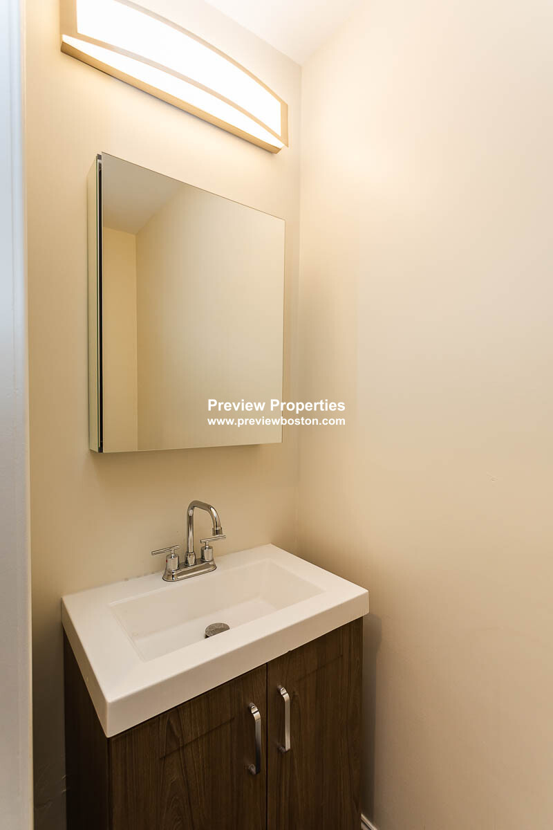 478 Fulton St, Medford