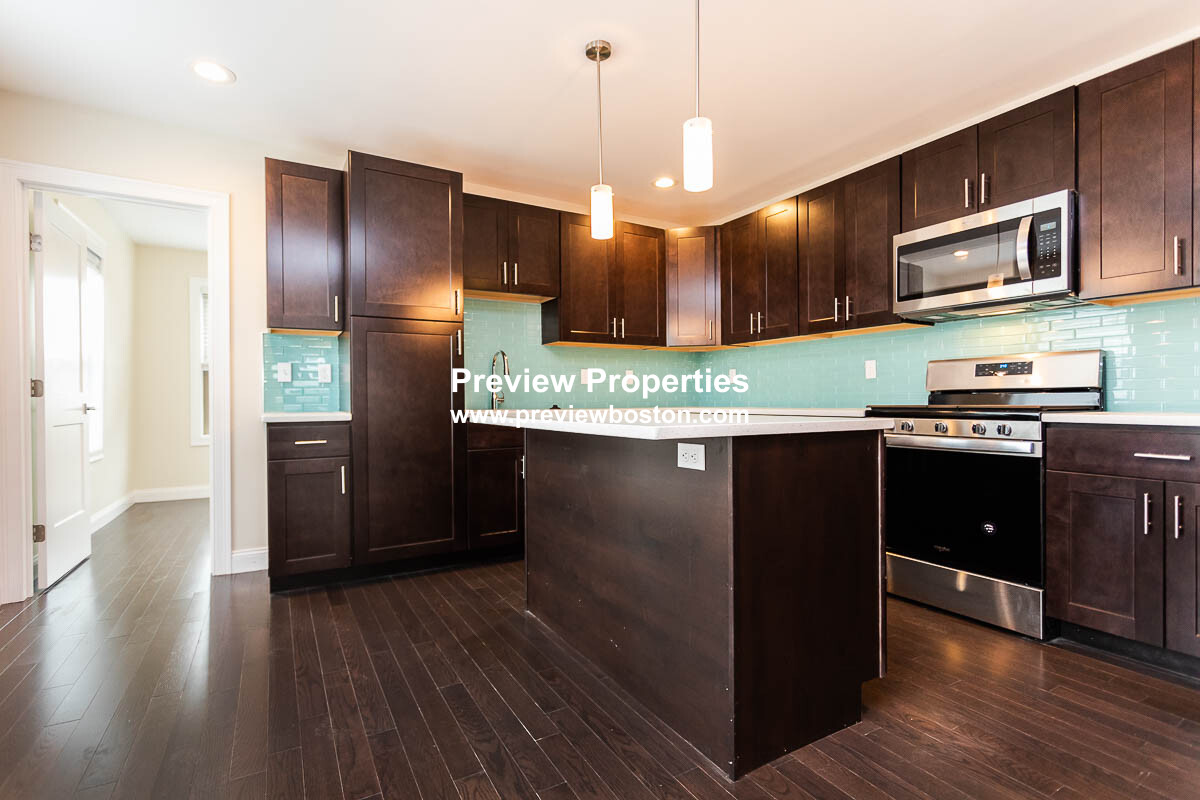 478 Fulton St, Medford