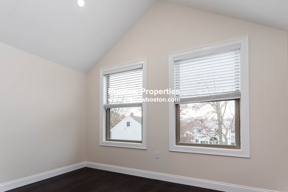 478 Fulton St, Medford