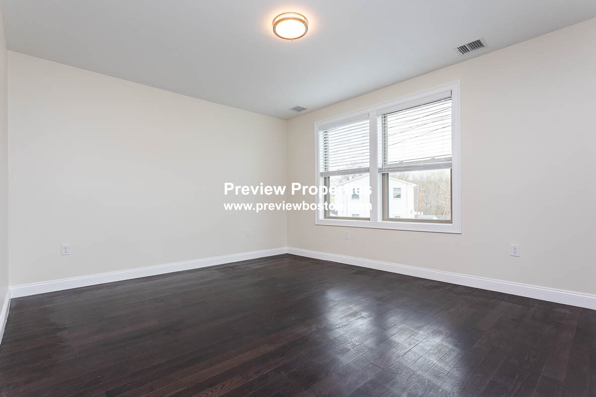 478 Fulton St, Medford