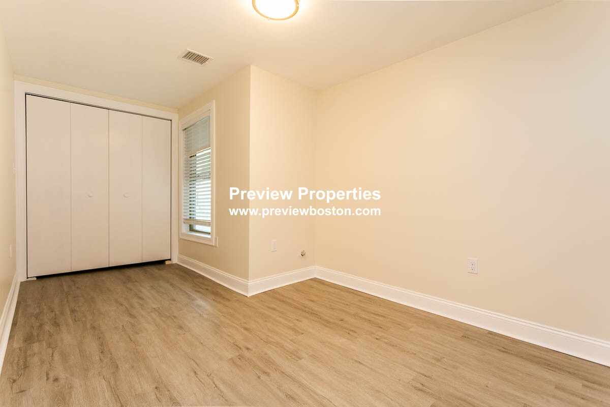 478 Fulton St, Medford