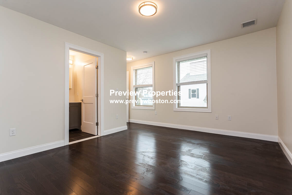 478 Fulton St, Medford