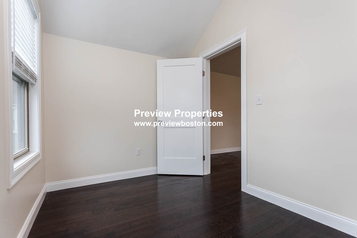 478 Fulton St, Medford