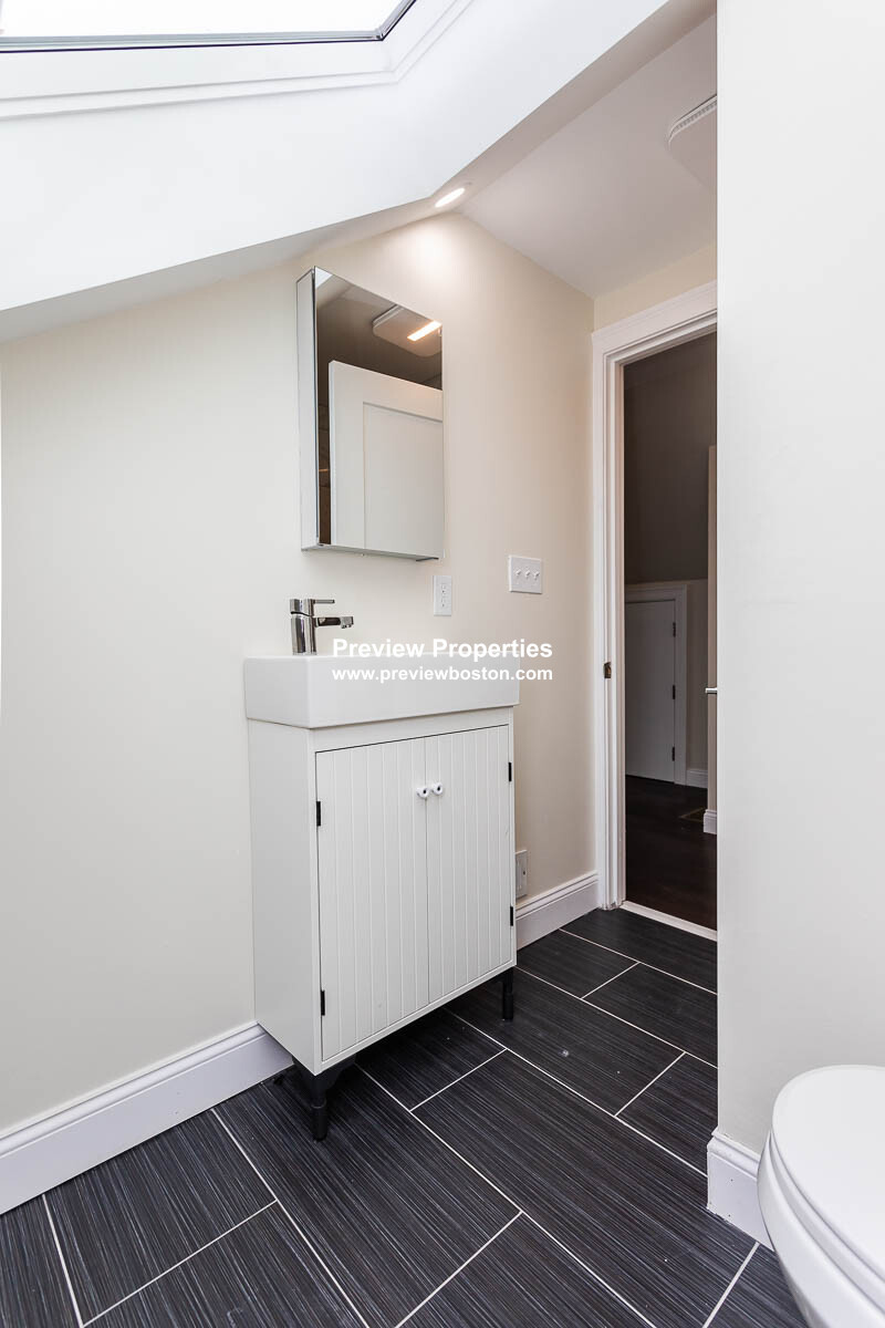 478 Fulton St, Medford