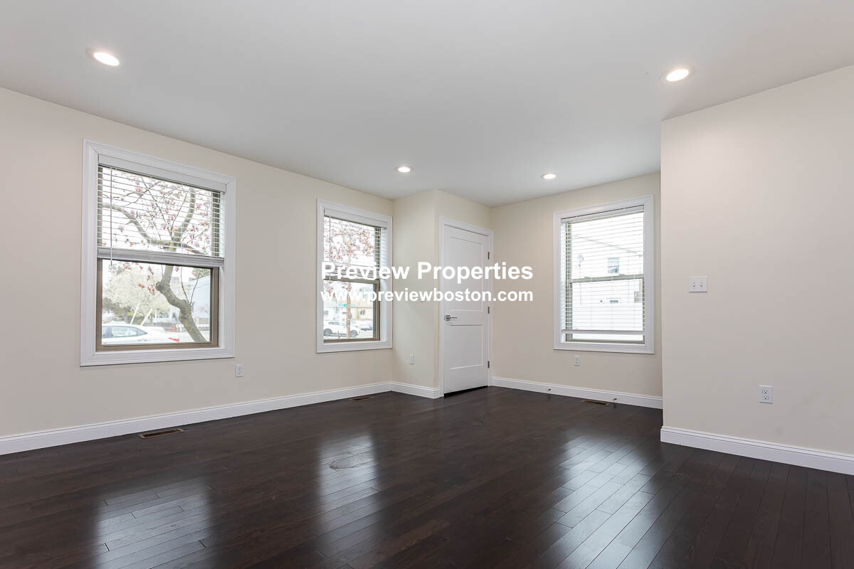 478 Fulton St, Medford