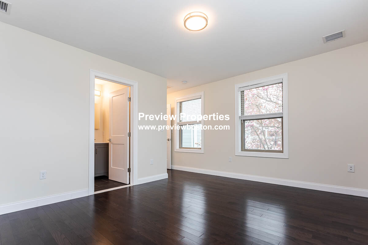 478 Fulton St, Medford