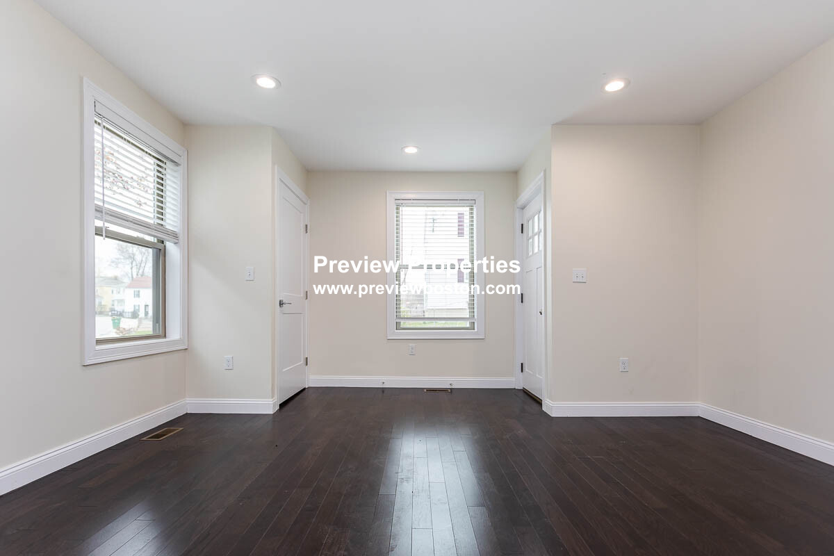 478 Fulton St, Medford