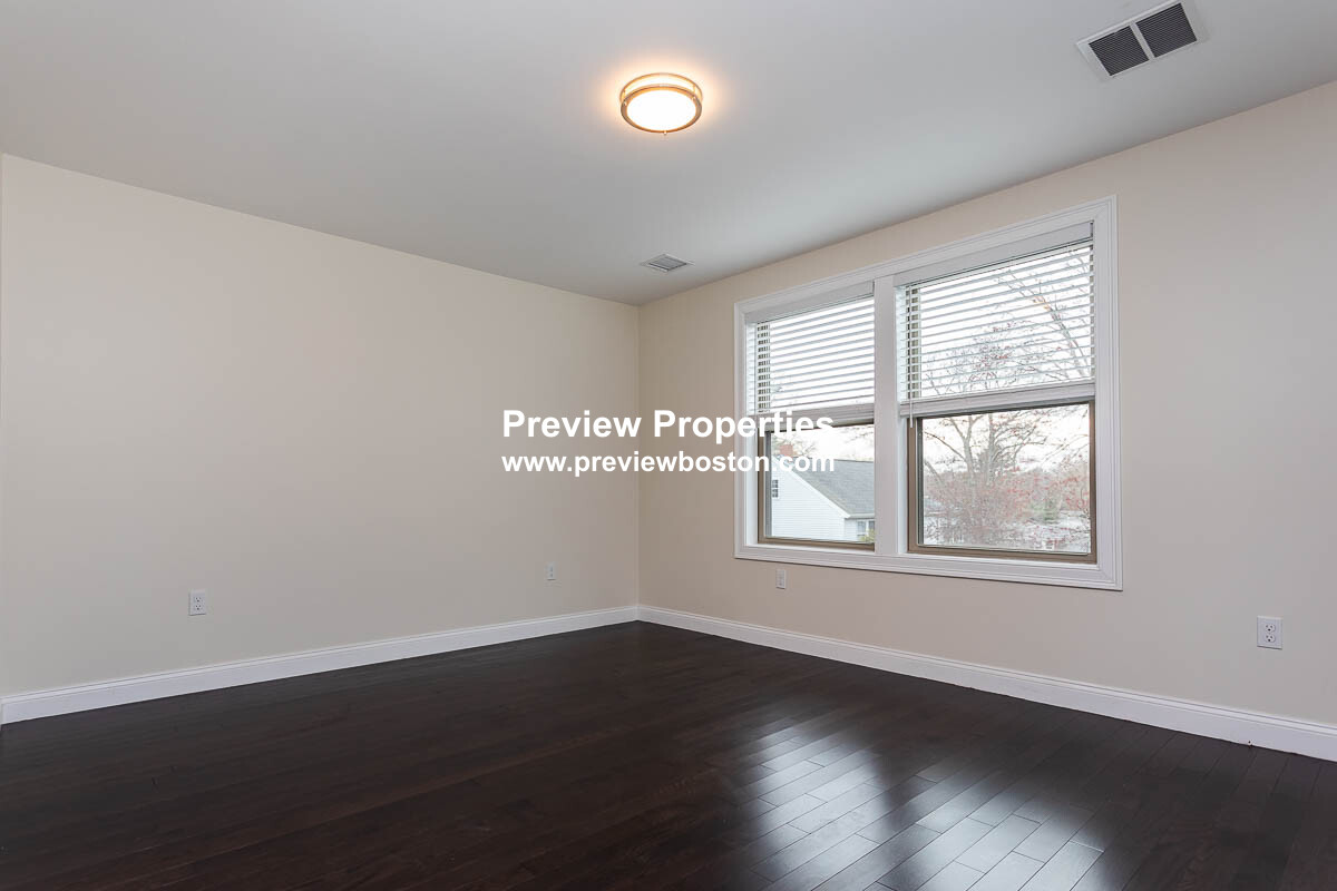 478 Fulton St, Medford