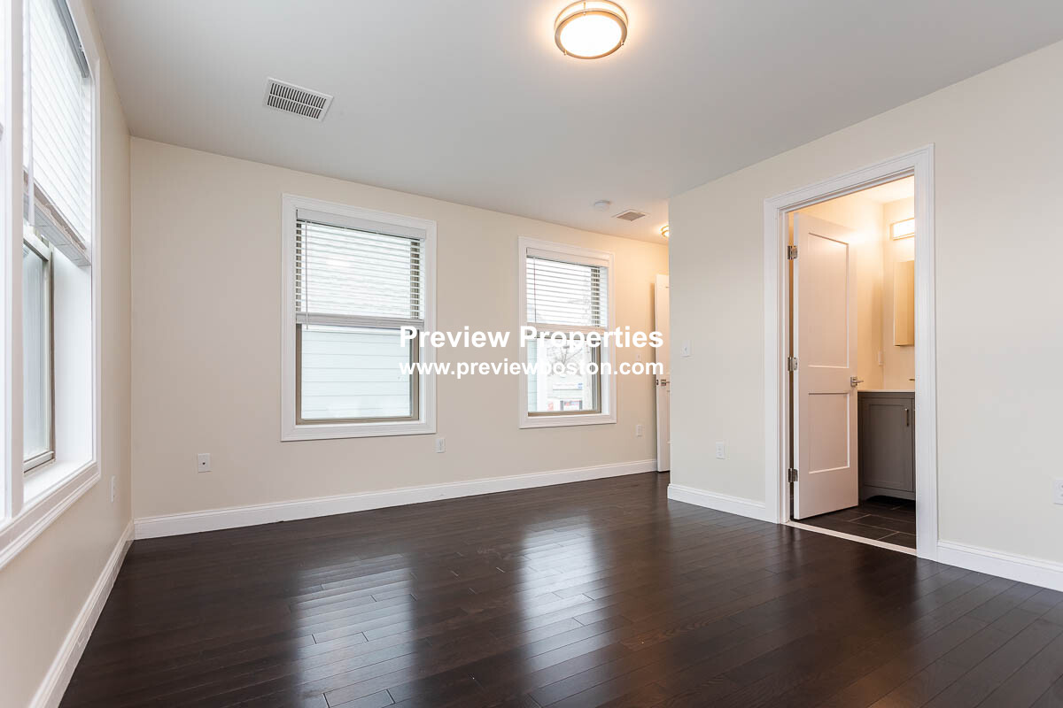 478 Fulton St, Medford