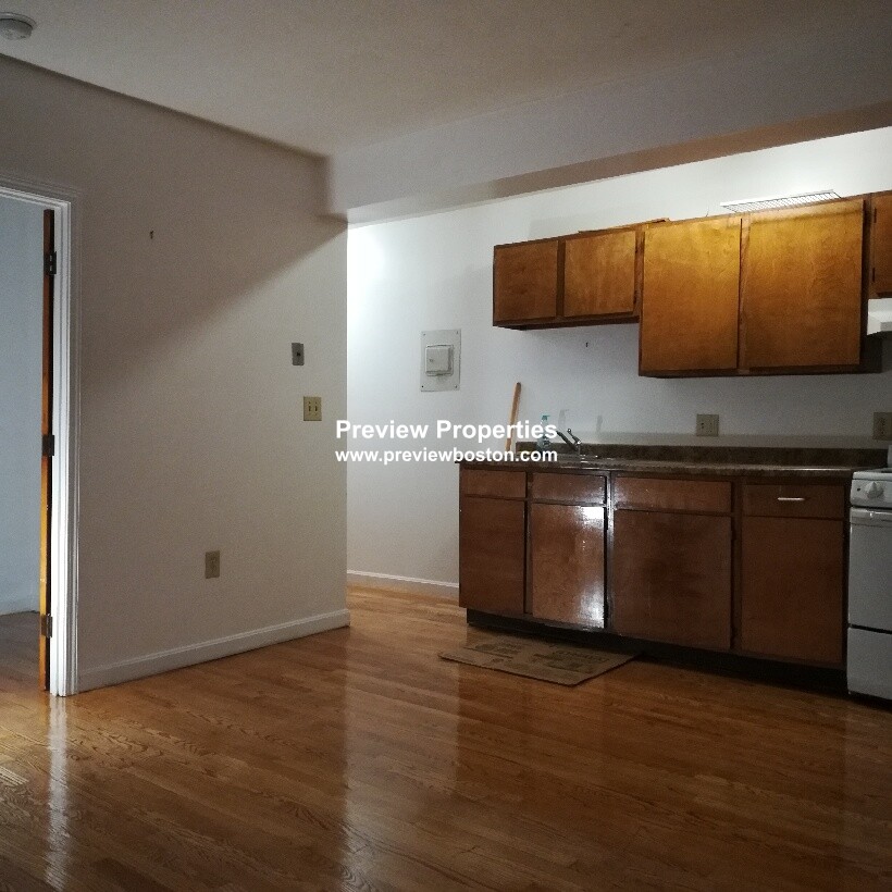 1 bed, 1 bath apartment for rent at 21 Billings Rd Unit 1, Quincy — photo 3 of 5