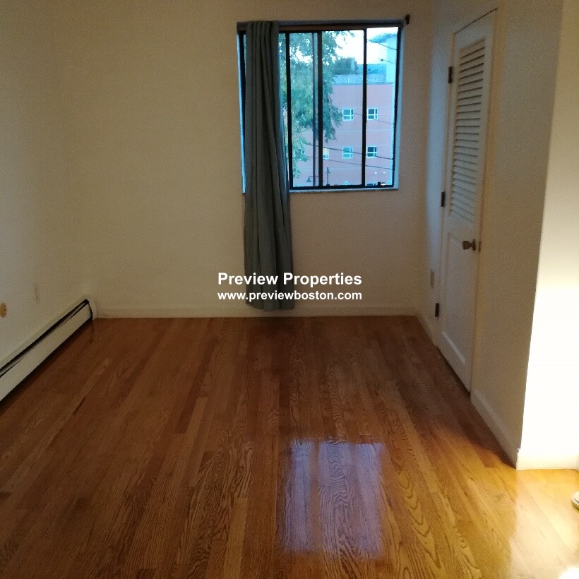 1 bed, 1 bath apartment for rent at 21 Billings Rd Unit 1, Quincy — photo 1 of 5