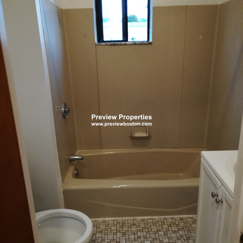 1 bed, 1 bath apartment for rent at 21 Billings Rd Unit 1, Quincy — photo 5 of 5