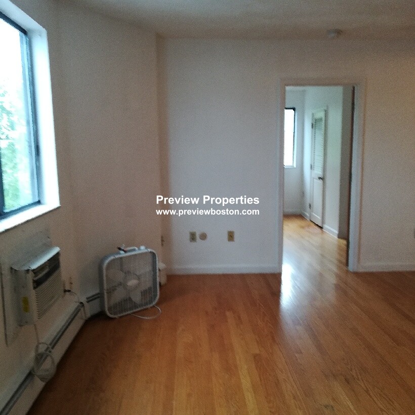 2 bed, 1 bath apartment for rent at 21 Billings Rd Unit 3, Quincy — photo 2 of 6