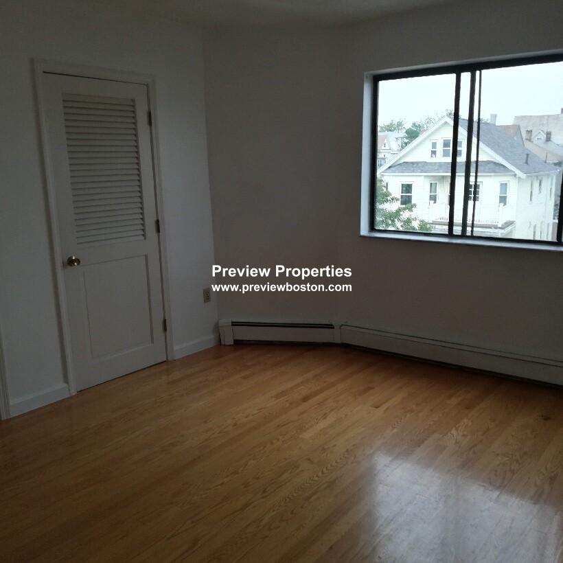 2 bed, 1 bath apartment for rent at 21 Billings Rd Unit 3, Quincy — photo 1 of 6