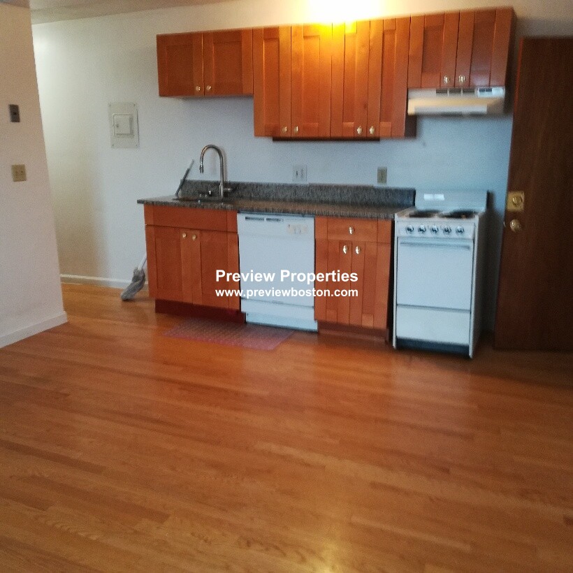 2 bed, 1 bath apartment for rent at 21 Billings Rd Unit 3, Quincy — photo 6 of 6