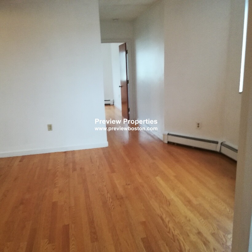 2 bed, 1 bath apartment for rent at 21 Billings Rd Unit 3, Quincy — photo 3 of 6